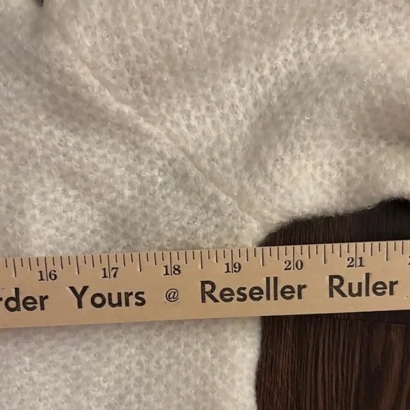 NWT Abercrombie Cream Sweater - Picture 4 of 6